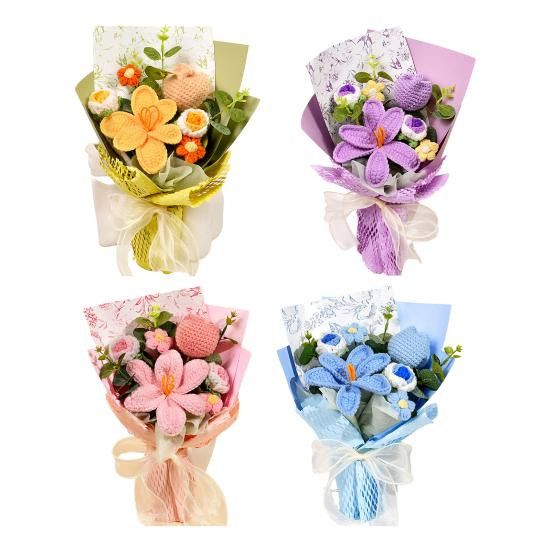 Handgefertigter Strauß aus gehäkelten künstlichen Blumen von LuxeLane in Violett mit grünen Kunstblättern als romantisches Geschenk - Bild 1