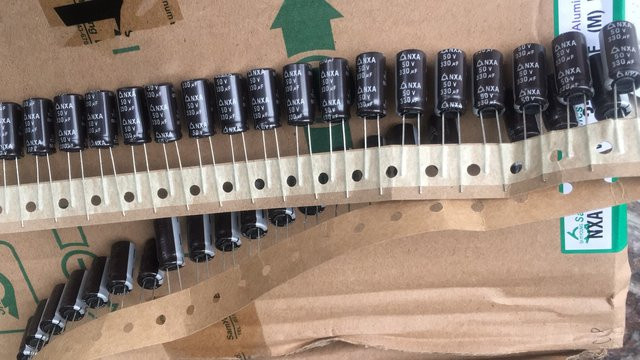 Sam Young NXA Serie Bipolare Elektrolytkondensatoren 330µF 50V, 10er Pack, Schwarz, B/D/H: 10 x 10 x 20 mm - Bild 1