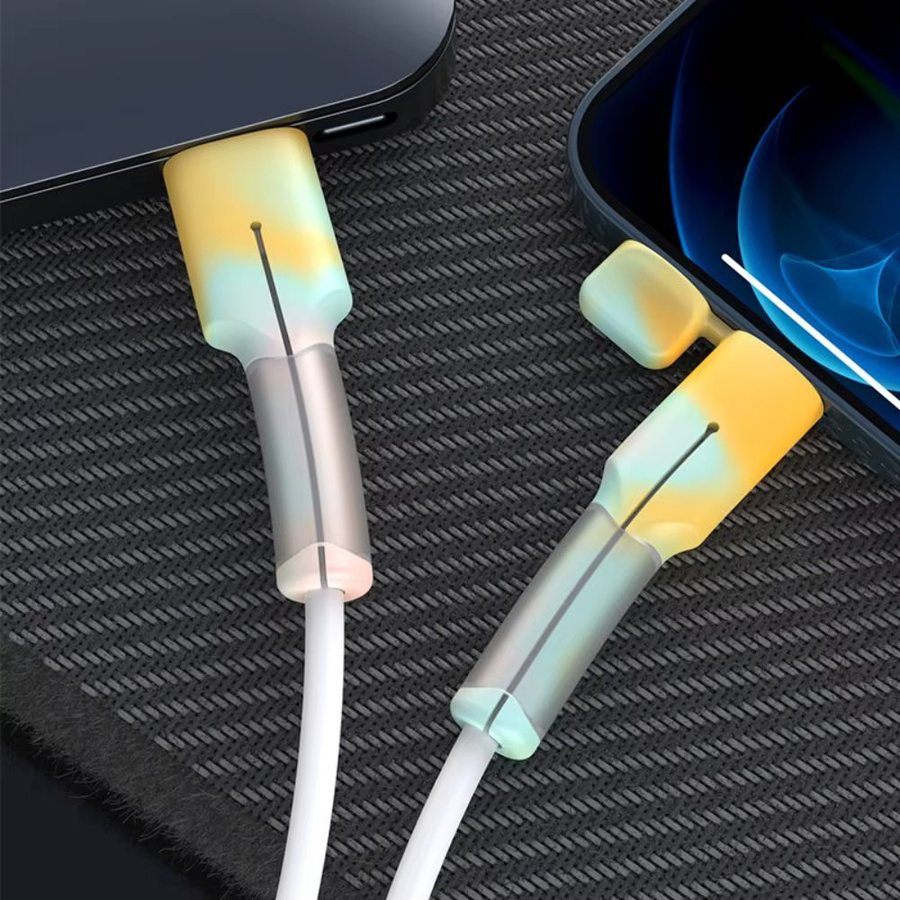 Praktischer Kabelschutz aus weichem Silikon für USB-C Ladegeräte in Blau und Mehrfarbig - Bild 2