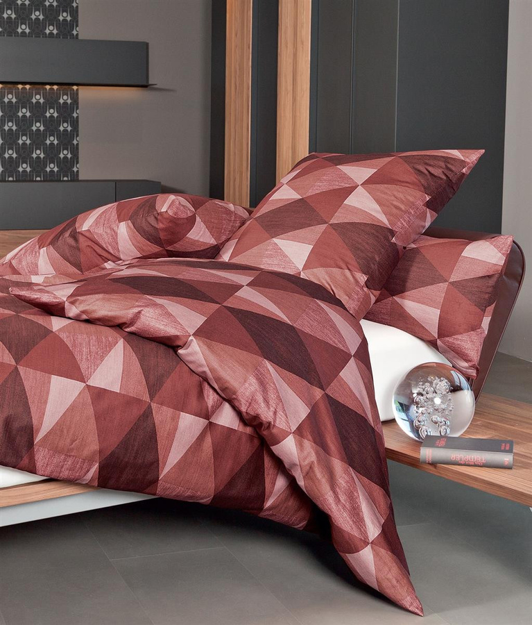 Janine Messina Mako-Satin Bettwäsche mit Dreiecks-Grafik in Rotbraun und Rost, bestehend aus Bettbezug und Kissenbezug, B/H: 135 x 200 cm und 80 x 80 cm - Bild 1