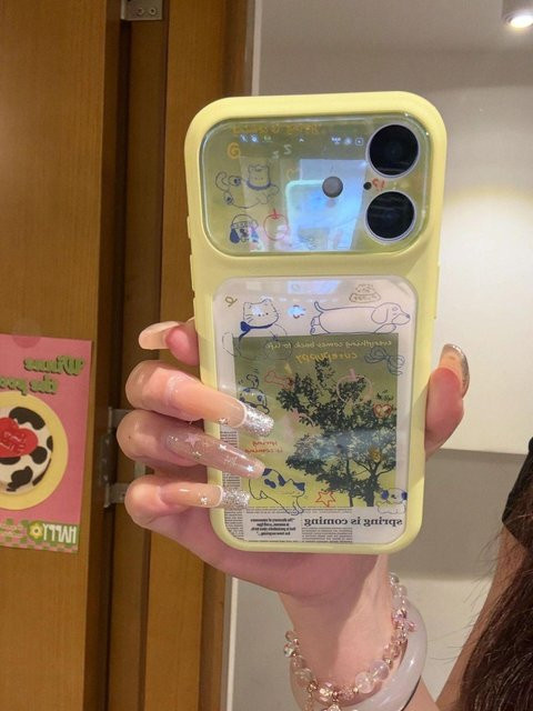 Apple iPhone 17 Pro Max Hülle mit Vollabdeckung und Zeitungslinien Katze & Hund Design in Gelb - Bild 1