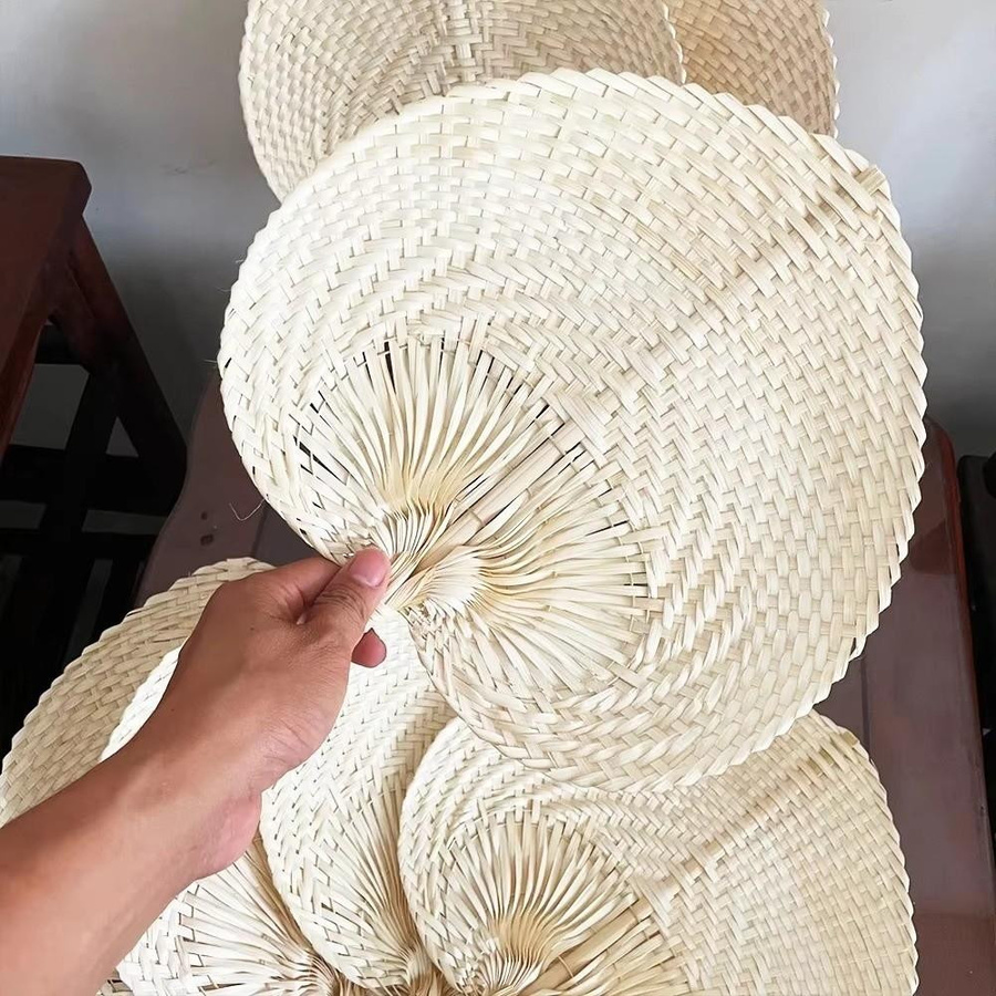 Handgeflochtener Fächer aus Palmblatt und Rattan von IeongmanSDF in Beige - Bild 2