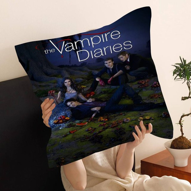 Personalisierter Kissenbezug The Vampire Diaries von JMG Clothing, Mehrfarbig, B/B: 45 x 45 cm - Bild 1