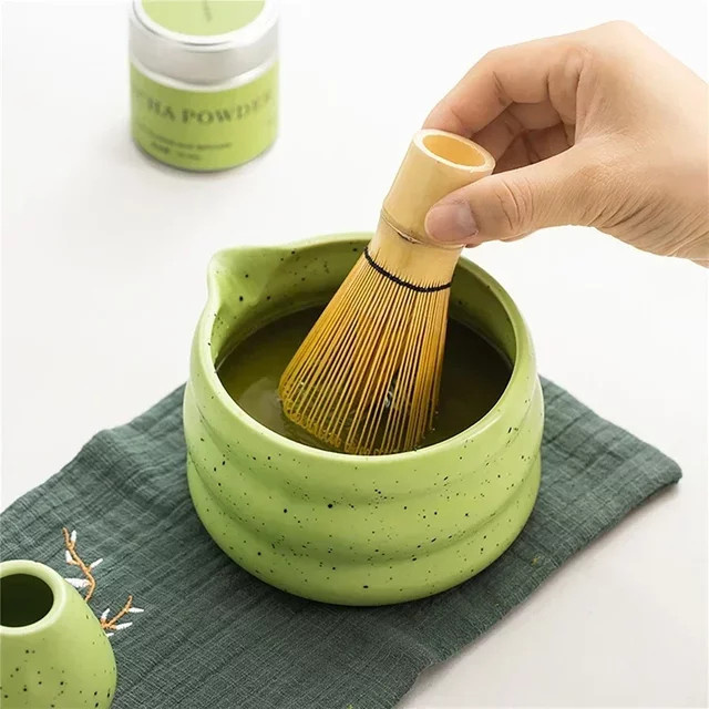 Dreamburgh Matcha Tee Schneebesen aus Bambus für die japanische Teezeremonie in Weiß, Grün, Blau oder Lila - Bild 1