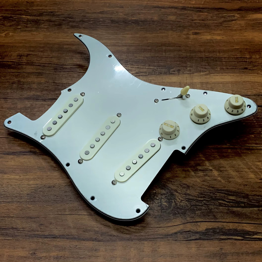 MENGJUE Vintage 60s SSS Single Coil Pickup Set Vorverdrahtete Schlagbrettbaugruppe für Stratocaster Gitarren in Weiß - Bild 2