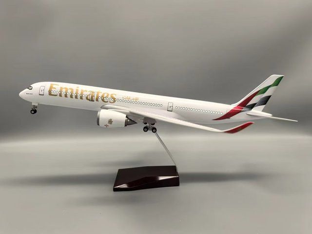 ZOCO Emirates A350 Airways Diecast Modellflugzeug mit Licht, Farbe: Weiß, Länge: 47 cm - Bild 1