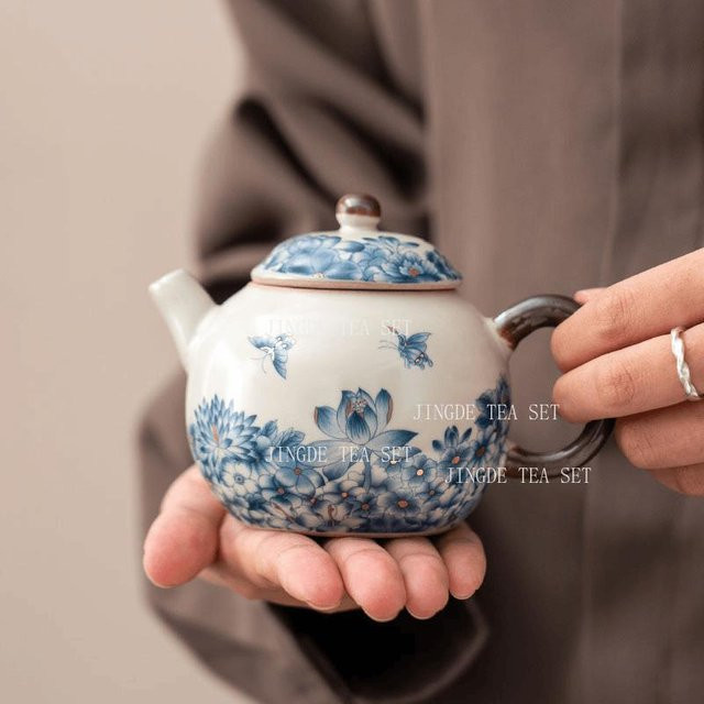 Ru Ofen Keramik Teekanne mit Tee-Infuser in Weiß mit Schmetterlings- und Blumenmuster - Bild 1