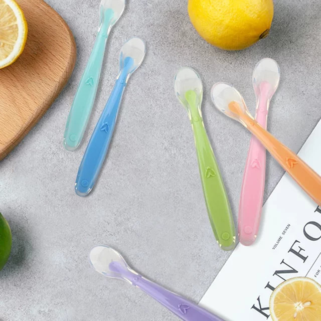 XUNYI Silikon Trainingslöffel für Babys, BPA-frei, ergonomisch und rutschfest, Farben: Rosa, Blau, Grün, Mehrfarbig - Bild 1