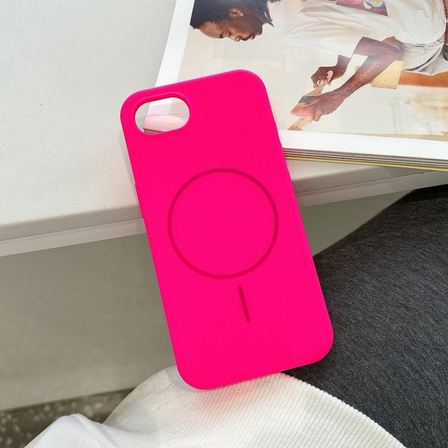 Apple iPhone 15 Schutzhülle aus Flüssigsilikon mit magnetischer Ladefunktion in Rot - Bild 1