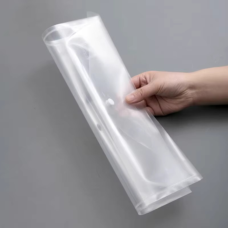 M&G Transparente Aktentasche aus PVC als wasserdichte Dokumentenmappe für A4 Dokumente - Bild 2