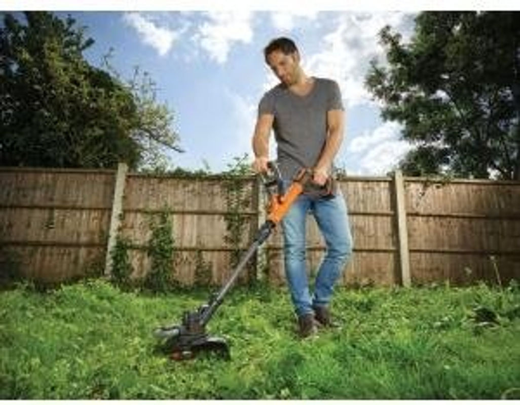 Black & Decker Akku-Rasentrimmer STC1840EPC mit Teleskopstiel und Nylonlinie, 18V, Schwarz-Orange, inkl. Akku und Ladegerät, Schnittbreite: 30 cm - Bild 2
