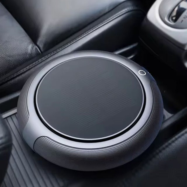 HAOYUNMA Drahtloser tragbarer Auto-Luftreiniger mit Solar-Negativ-Ionen-Technologie und USB-Anschluss zur Geruchsentfernung in Schwarz und Gold - Bild 1