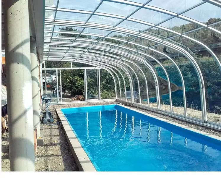Modernes Teleskop-Schwimmbadüberdachungssystem aus Aluminium mit gebogener Form - Bild 4