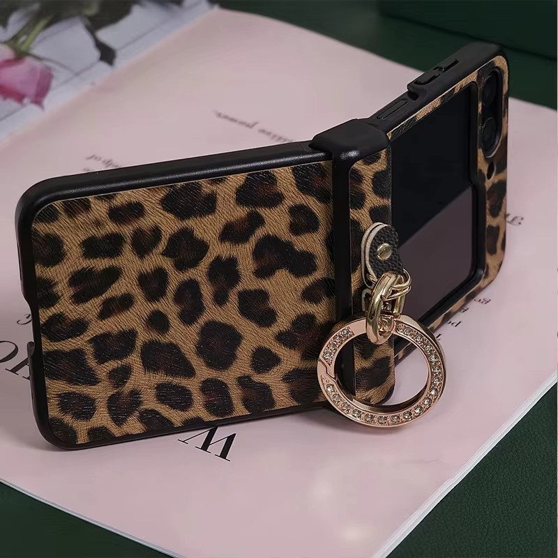 Leopardenmuster Hartschalen Handyhülle für Samsung Galaxy Z Flip 5 4 3 5G mit Diamantbeschichtetem Ringverschluss in Braun Multicolour - Bild 2