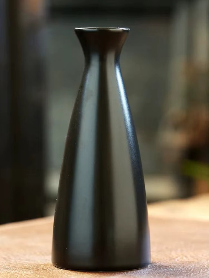 Japanisches Sake-Bar-Set aus Keramik in Schwarz mit Flasche und Bechern - Bild 2
