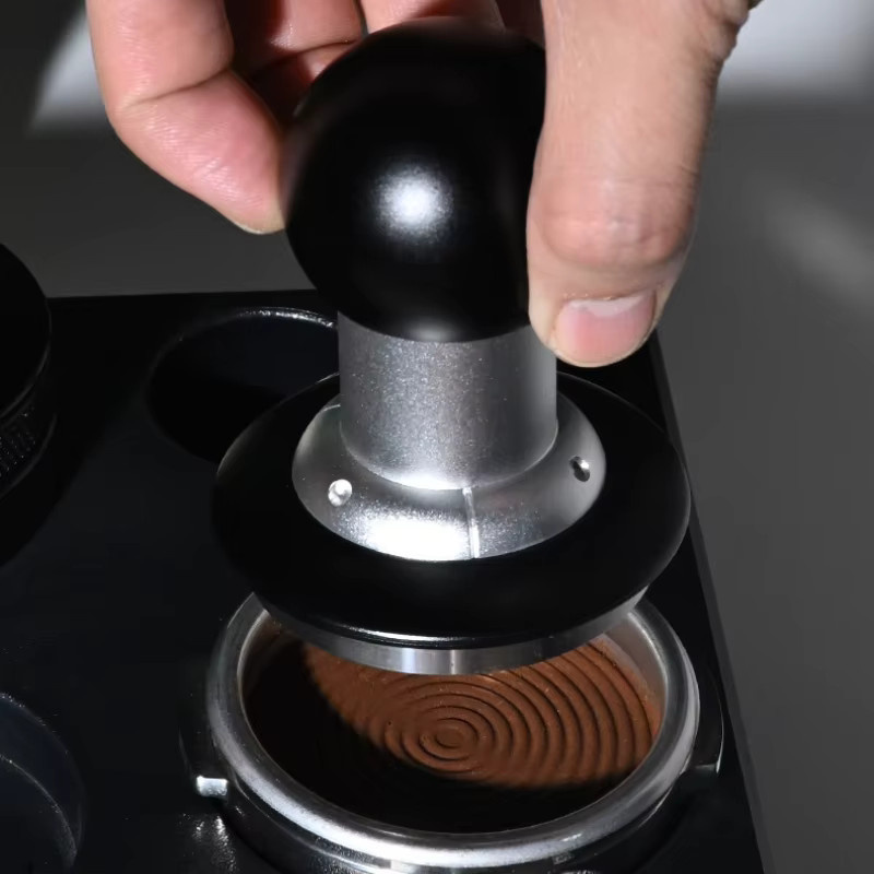 JUSTINLAU Schlagkaffee-Stampfer mit Nivellierung und Federdruck, 58 mm, Schwarz, Edelstahl - Bild 4