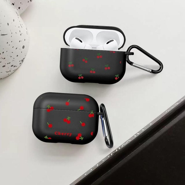 Schutzhülle für Apple AirPods 1, 2, 3 und Pro/Pro 2 mit niedlichem Cartoon-Kirsch-Lichee-Muster in Schwarz - Bild 1