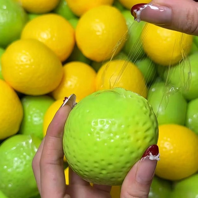 Binchi Outdoor Equipment Zitronen-Stressball, Quetschspielzeug, Farbwechselndes Mango Squishy Fidget Ball green - Bild 1