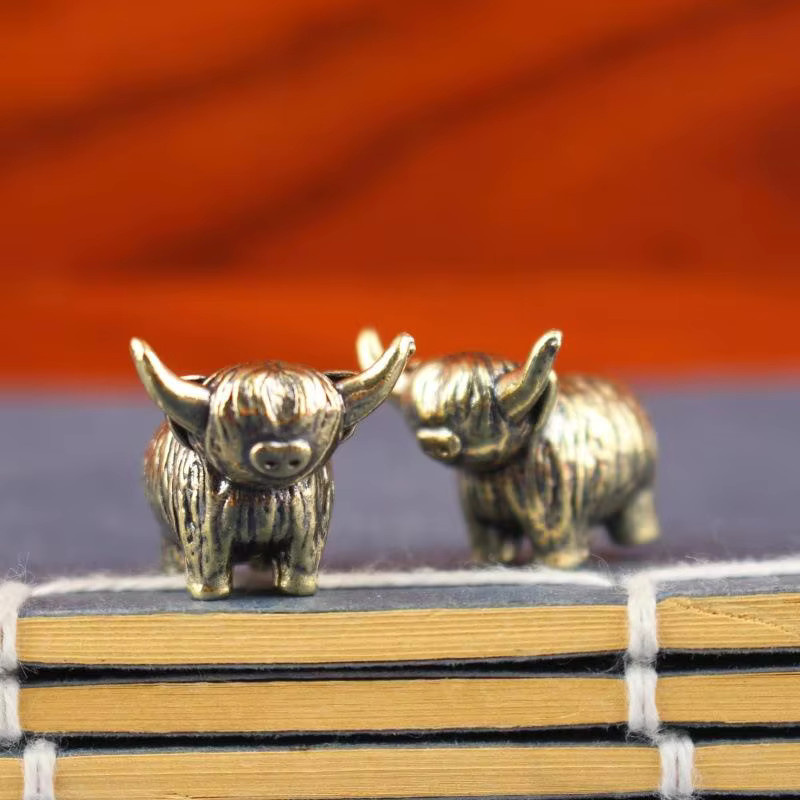 Handgefertigte Mini Retro Highland-Rinder Wandskulptur aus Messing in Gold als dekoratives Ornament für Schreibtisch und Büro - Bild 2