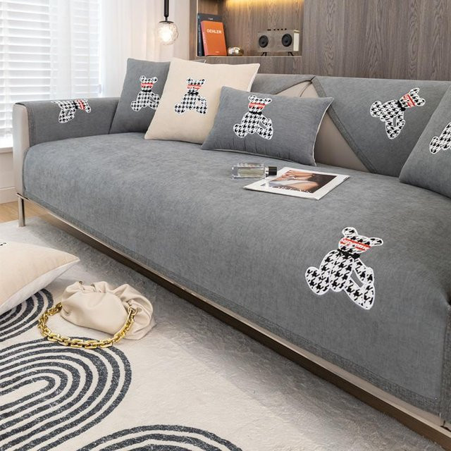Super Six Chenille Sofakissenbezug mit gesticktem Bär in Weiß und Grau, B/H: 70 x 70 cm - Bild 1