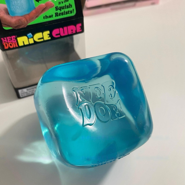 Needoh Nice Cube, sensorischer Würfel, Stressball - Bild 1