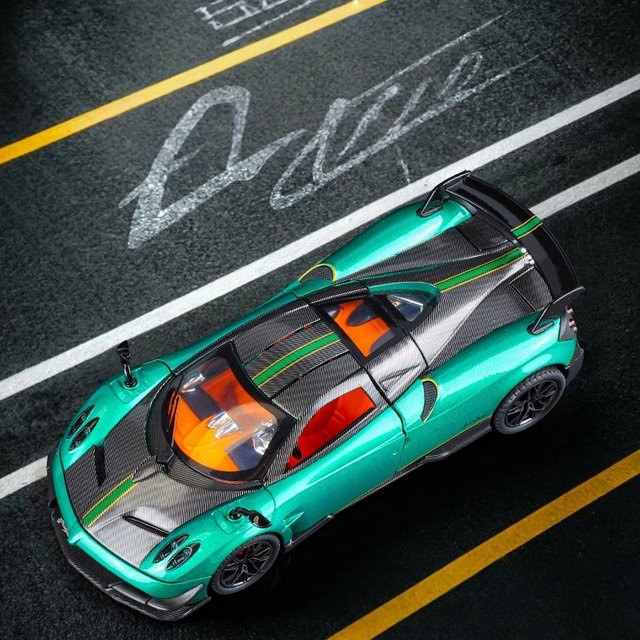 Maisto Sportwagen Simulationsmodell, 1:24, Metall, mit Licht und Sound, Rückziehfunktion - Bild 1