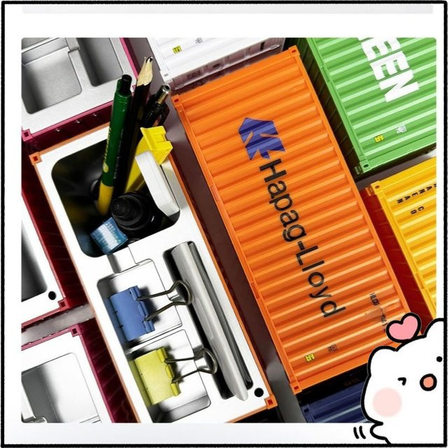 Miniatur Versand Container Modell als Stifthalter und Desktop Organizer in Orange - Bild 1
