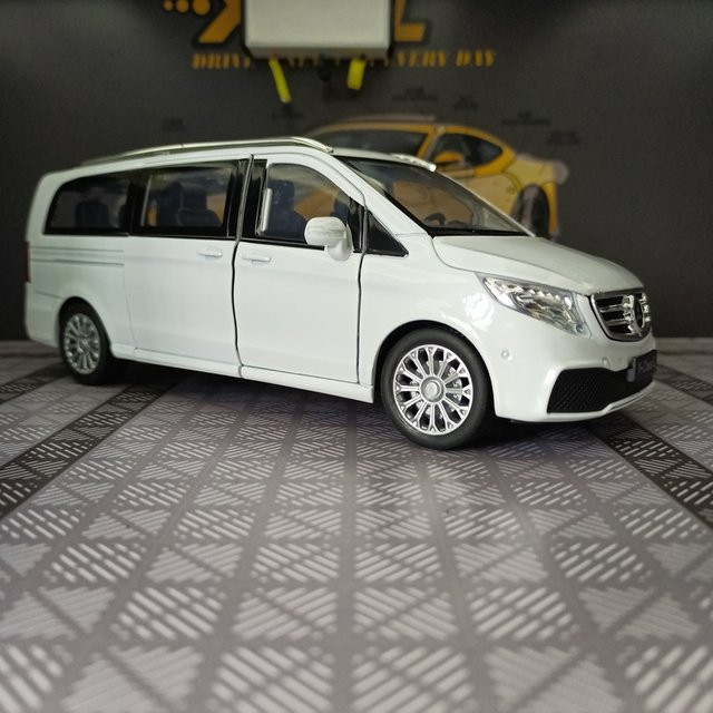 Mercedes Benz V260L, Nutzfahrzeugmodell, 1:24, Metall, Schwarz, Weiß - Bild 1