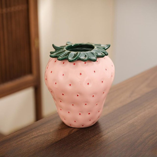 Keramikvase Erdbeere in Pink für dein Wohnzimmer als kreative Dekoration und Blumentopf - Bild 1