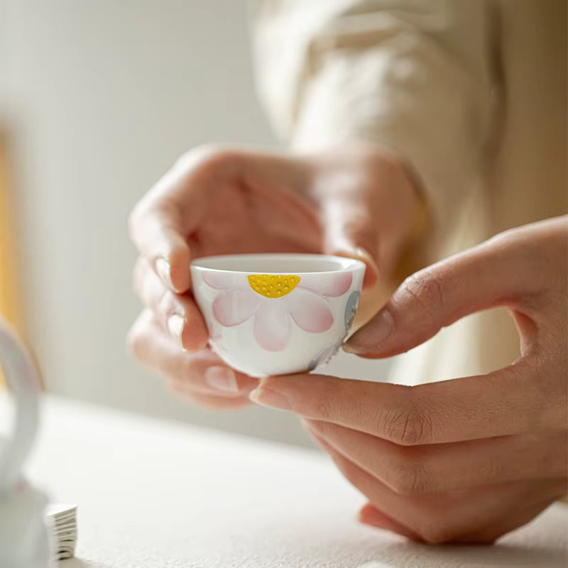 Handbemalte Arita-Yaki Teetasse aus weißem Porzellan mit floralem Design für Kung-Fu Teesets - Bild 2