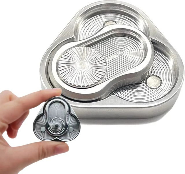 Soulbao Dreieck Magnetischer Fidget Slider aus Metall in Silber als EDC Anti-Stress Spielzeug zur Entspannung - Bild 1