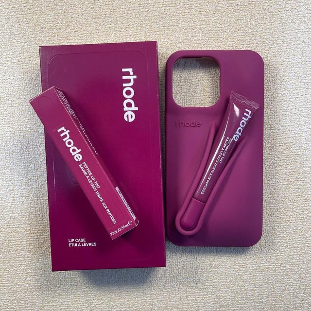 Rhode Silikon Handyhülle Set für iPhone 16 mit Lipgloss, stoßfest und mit Standfunktion, Purple - Bild 1