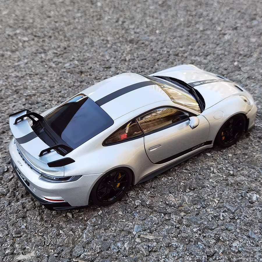 NOREV Porsche 911 992 GT3 2021, Sportwagenmodell, 1:18 - Bild 3