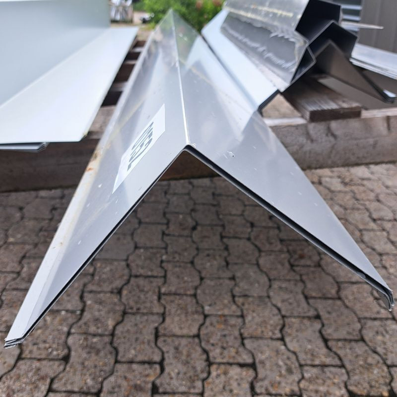 Aluminium-Ortgang Friedrich von Lien AG in Weißaluminium RAL 9006, Länge: 3,10 m - Bild 1