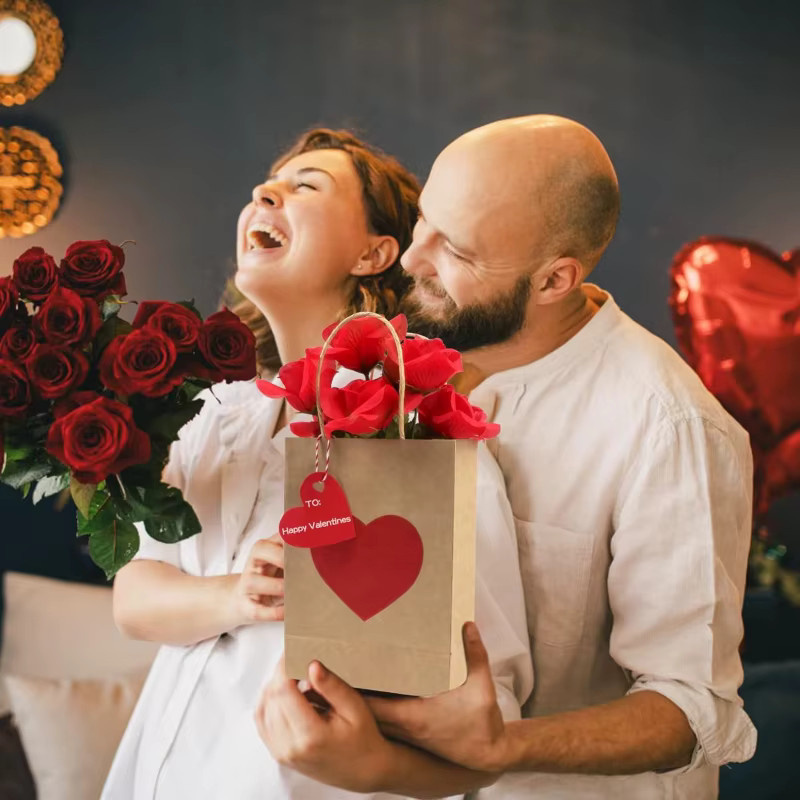 5 Stück Valentinstag-Geschenktüten aus Kraftpapier mit Etiketten in Rot und Braun für Hochzeit, Jahrestag, Geburtstag oder Party - Bild 3