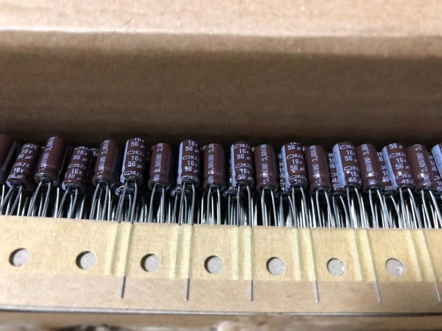 CHEMI-CON KZE Elektrolytkondensator 56µF 16V ultra niedrige Impedanz 5x11mm - Bild 1