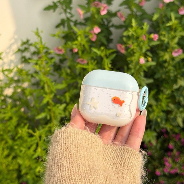 Transparente Apple AirPods Schutzhülle mit Seestern- und Fisch-Design in Blau inklusive Haken für AirPods 1, 2, 3, 4 und Pro 2/3 - Bild 1