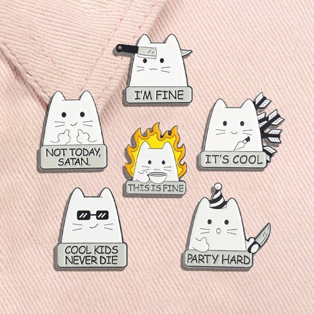 I'M FINE Emaille-Anstecknadel, Cartoon-weiße Katze, Kinder - Bild 1