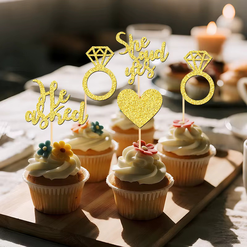 YOMDID 24 Stück Glitzernde Kuchenaufsätze He Asked She Said Yes in Gold aus Bambus für Hochzeit und Verlobung - Bild 3