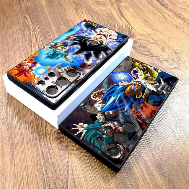 Weiche Handyhülle mit Dragon Ball Goku Motiv für Samsung Galaxy S20, S21 FE, S23 Ultra, S24 Plus und S25 Edge in Schwarz und Multicolour - Bild 1
