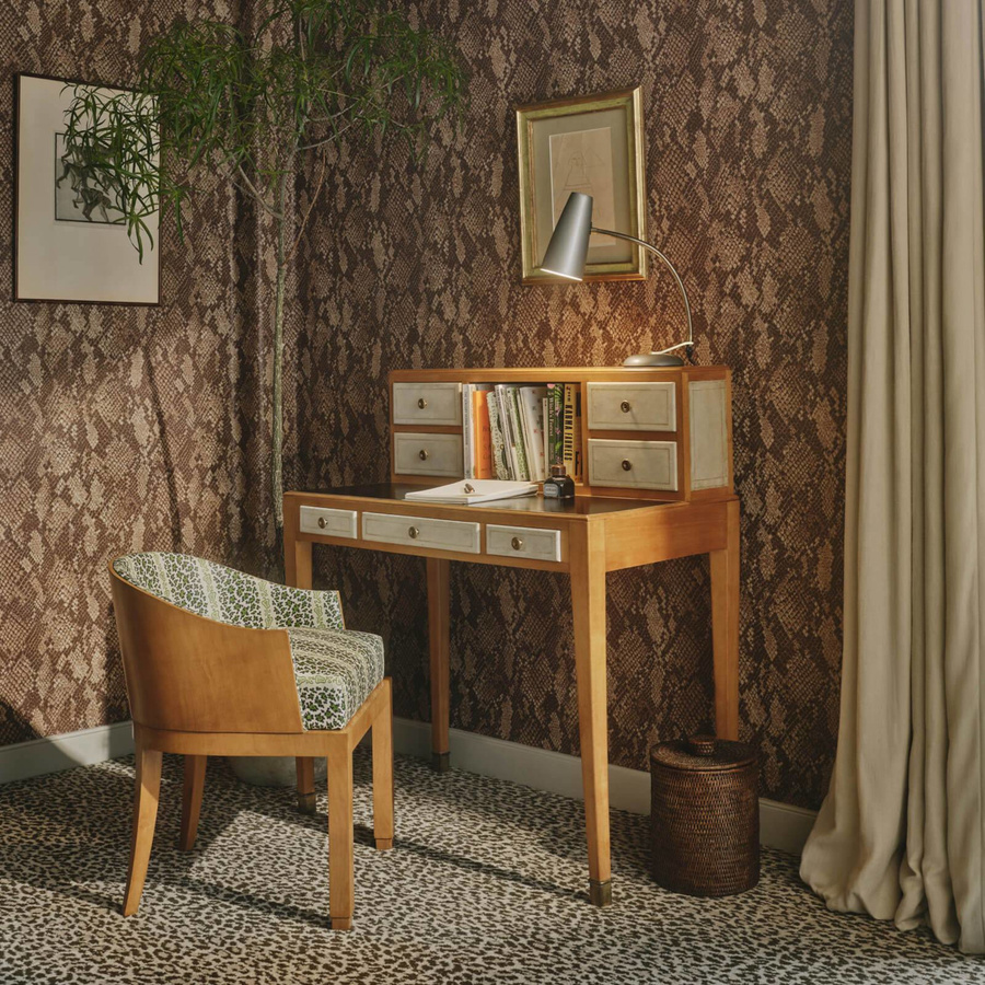 House of Hackney Tapete Cobra in Braun mit Animal Print im Boho-Stil - Bild 1