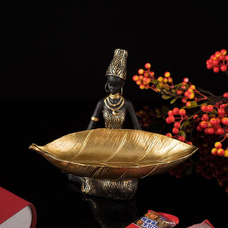 Dekorative Skulptur einer schwarzen Frau von Yiran Furniture in Schwarz und Gold aus Kunstharz, B/T/H: 28 x 24,5 x 18 cm - Bild 2