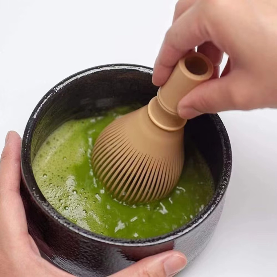 Harz Matcha Schneebesen mit Halter in Beige und Gelb für Grünen Tee - Bild 1