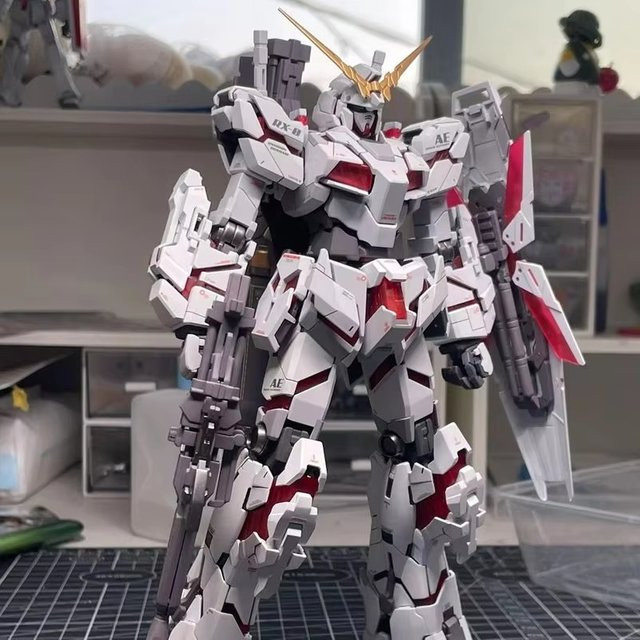 TAKARA TOMY Gundam Rx-0 Unicorn Destruction Mode, Actionfiguren, 1/144 - Bild 1