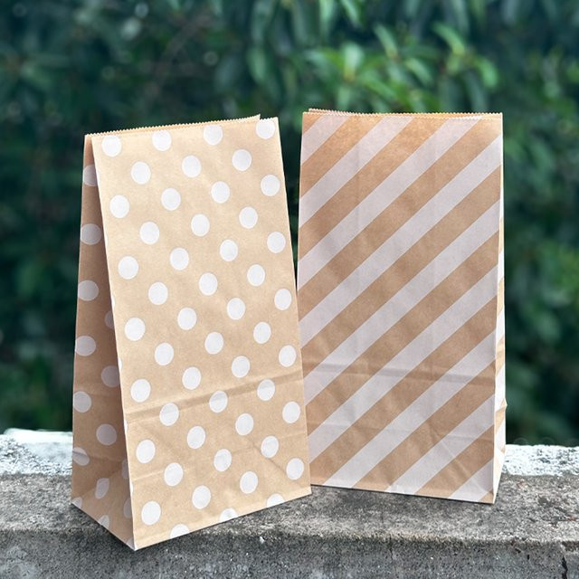20 Stück braune Kraftpapiertüten mit gepunktetem und diagonalem Streifen-Design und flachem Boden für Partygeschenke - Bild 1