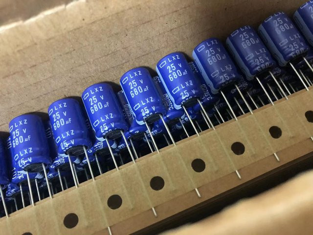 10 Stück Nippon Chemi-Con NCC LXZ Serie Aluminium-Elektrolytkondensatoren mit 680uF und 25V, Ultra Low Impedanz, Durchmesser: 10 mm, Höhe: 16 mm - Bild 1