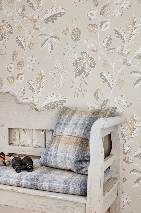 Sanderson Tapete Warwick Linen in Beige mit floralem Botanical Design als Non-Woven Rolle - Bild 1