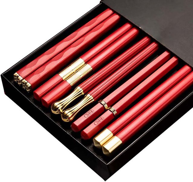 5 Paar AJOYOUS Essstäbchen aus Kunststoff mit rutschfestem Griff in Schwarz, Gold und Rot - Bild 1