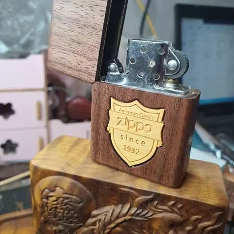 Zippo Feuerzeug Windproof Collection aus Walnussholz in Braun - Bild 2
