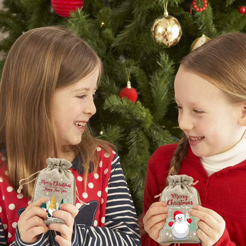 6 Stück Weihnachts-Geschenktüten aus Jute in Beige mit Kordelzug als wiederverwendbare Geschenkverpackung für Kekse und Süßigkeiten - Bild 5